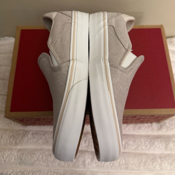 Vans Tan Sneakers Classic Low-Top Design Size - 7 Women’s / 5.5 Men’s - Picture 5 of 12